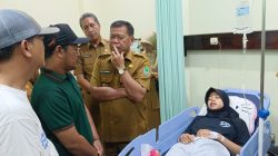 Bobotoh Wanita Jadi Korban Salah Sasaran Lemparan Paving Blok Hingga Dilarikan Ke RS Saat Nobar Persib Vs Persija di Majalengka