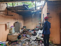 Bensin Eceran Tersambar Api Kompor, Toko Kelontong di Indramayu Ludes Terbakar