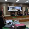 CCTV Toko Bangunan depan TKP Pembunuhan Sekeluarga Indramayu Diputar di Sidang, Priyo: “Itu Saya Beli Rokok Disuruh Ririn”