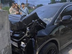 Diduga Mengantuk, Honda CR-V Tabrak Tembok Dapur di Jatibarang Baru