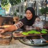 Kisah Yuni Jualan Serabi di Pinggir Jalan Indramayu, Berjuang Demi Masa Depan Anak