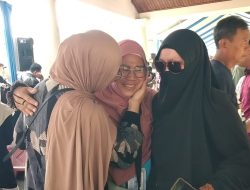 Tangis Haru dan Pelukan Sambut Kepulangan Jemaah Haji Indramayu dari Tanah Suci