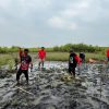 “Tolong Selamatkan Rumah Kami”, Harap Warga Eretan Saat PDI P Tutup Kegiatan Bulan Bung Karno dengan Tanam Mangrove