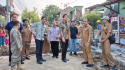 Aksi Blusukan Bupati Lucky Hakim Untuk Pastikan Perbaikan Jalan di Indramayu Sesuai Rencana
