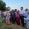 Bupati Indramayu Lucky Hakim Salurkan Dana Zakat Bantu Nenek yang Tinggal di Samping Kandang Kambing Punya Rumah yang Layak