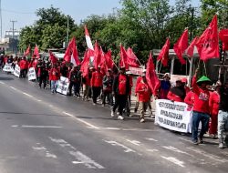 Ratusan Petani Indramayu Longmarch ke Istana, Tagih Janji Kementan yang Tak Kunjung Direalisasikan