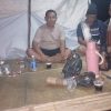 Potret Camat Sukra Saat Begadang Bareng Petani Saat Kawal Pasokan Air Demi Selamatkan Tanaman Padi