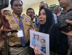 Sambil Peluk Foto Anaknya, Ibu Korban Menangis Haru Usai Priyo Divonis Seumur Hidup