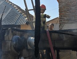 Diduga Korsleting Setelah Terjadi Pemadaman Listrik, Rumah Petani di Indramayu Ludes Terbakar: Emas Hingga 1 Kuintal Padi Hangus