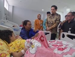 Sambil Tahan Sedih, Lucky Hakim Tawarkan Diri Asuh Balita Korban Maut Pantura Indramayu yang Kini Jadi Yatim Piatu