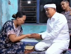 Kang Dedi Mulyadi Temui Keluarga Korban Tragedi Kecelakaan Maut Pikap Pengantar Pengantin di Indramayu, Beri Santunan Rp 25 Juta