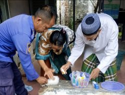 Bukan Hanya Padamkan Api, Damkar Indramayu Juga Selamatkan Anak Kucing yang Tertancap Paku