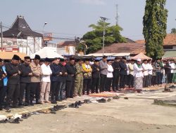 Ancaman Kekeringan Makin Serius di Indramayu, Bupati Lucky Hakim Bersama Warga Gelar Salat Istisqa