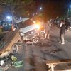 Remaja 16 Tahun Bawa Mobil, Tabrak 2 Motor dan Warung Angkringan di Indramayu, 1 Orang Luka Berat