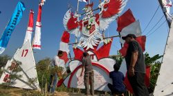 Pemuda Desa Tempel Kulon Indramayu Bikin Ornamen Garuda Raksasa dari Tripleks Jelang HUT Kemerdekaan RI Ke-81