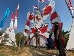 Pemuda Desa Tempel Kulon Indramayu Bikin Ornamen Garuda Raksasa dari Tripleks Jelang HUT Kemerdekaan RI Ke-81