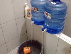 Sudah 2 Hari Air PDAM di Indramayu Mati! Warga Kelimpungan Beli Galon Isi Ulang Sampai Ada juga yang Tidak Mandi