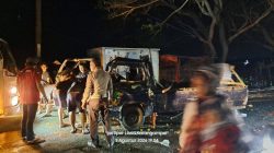 Pikap Boks Tabrak Motor Lalu Adu Banteng di Karangampel, 4 Orang Terluka