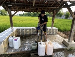 Kemarau Panjang di Majalengka, Warga Tempuh 1,5 Km ke Desa Tetangga Demi Air Bersih