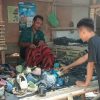 Pak Herri Tukang Sol Sepatu di Pelosok Desa Indramayu yang Sukses Antarkan Anaknya Jadi Seorang Guru