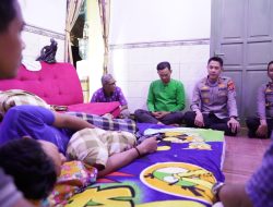 Kapolres Indramayu Jenguk Korban Pembacokan di Rambatan Wetan yang Kini Sudah Diperbolehkan Pulang dari Rumah Sakit