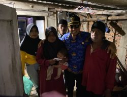 Haru 7 Orang Satu Keluarga yang Huni Rumah Berlantai Tanah di Indramayu, Kini Dapat Bantuan Bedah Rumah dari Menteri