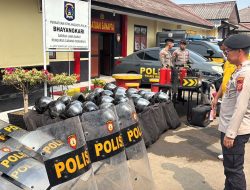 Polisi Cek Peralatan Dalmas, Siap Dipakai Kapan Saja Saat Terjadi Gangguan Kamtibmas di Indramayu