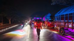 Truk-truk yang Berhenti di Bahu Jalan Dekat Jembatan Timbang Losarang Dikeluhkan Warga, Polisi Turun Tangan