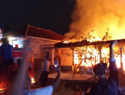 Pilunya Putri, Pulang ke Rumah Tengah Malam Malah Lihat Rumahnya Dilalap Api di Gantar Indramayu, 4 Armada Dikerahkan untuk Padamkan Api