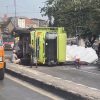 Truk Kontainer Terguling di Pantura Eretan Indramayu, Arus Lalu Lintas Macet Sejak Pagi