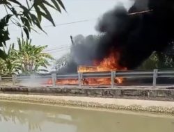 Grandong Bawa BBM Ludes Terbakar di Jalan Cidempet Indramayu