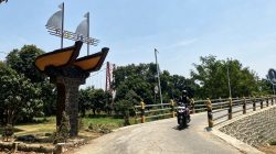 Berdiri di Bantaran Cimanuk, Tugu Perahu Jaga Kenangan Warga Krasak Indramayu Tentang Perahu Tambangan