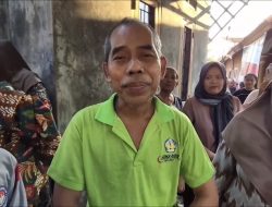 Rumah dan Tokonya Ludes Terbakar, Jaelani Terharu Saat Bupati Indramayu Lucky Hakim Datang Bawa Bantuan untuk Bangun Lagi Rumah