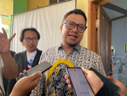 Wakil Ketua Komisi III DPR RI, Daniel Mutaqien Kawal Tanggul Laut Eretan: Kalau Aneh-aneh, APH Turun