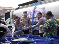 Krisis Air Bersih di Indramayu, Polisi Kirim 40 Ribu Liter Air ke Desa Tanjakan
