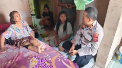 Warga Minta Bantuan Medis Lewat 110, Polisi dan Tim Dokkes Datangi Rumahnya di Indramayu