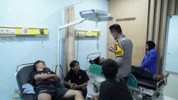 Jenguk Dua Mahasiswa Usai Demo, Kapolres Indramayu Pastikan Penanganan Medis Berjalan Baik